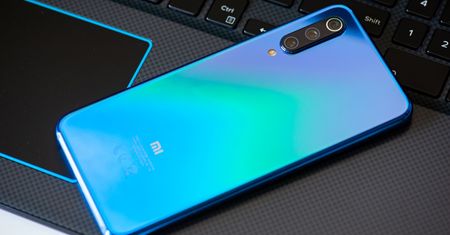Xiaomi Mi 9 SE - zaglądamy do pudełka, test już wkrótce