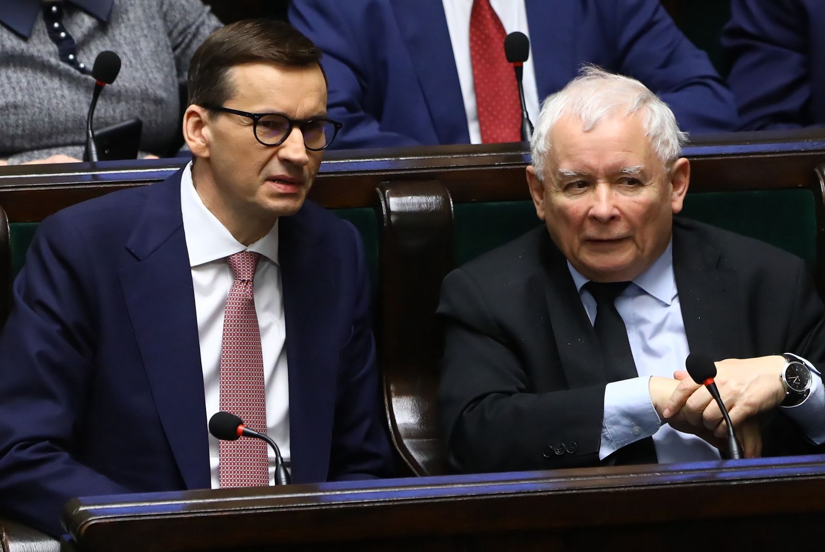 Mateusz Morawiecki, Jaros�aw Kaczy�ski
Rafa� Guz
parlament, parlamentu, posiedzenie, pos�owie, sala, sejm, sejmowa, sejmowej, sejmu, nieletnich, projekt, resocjalizacji, wspieranie