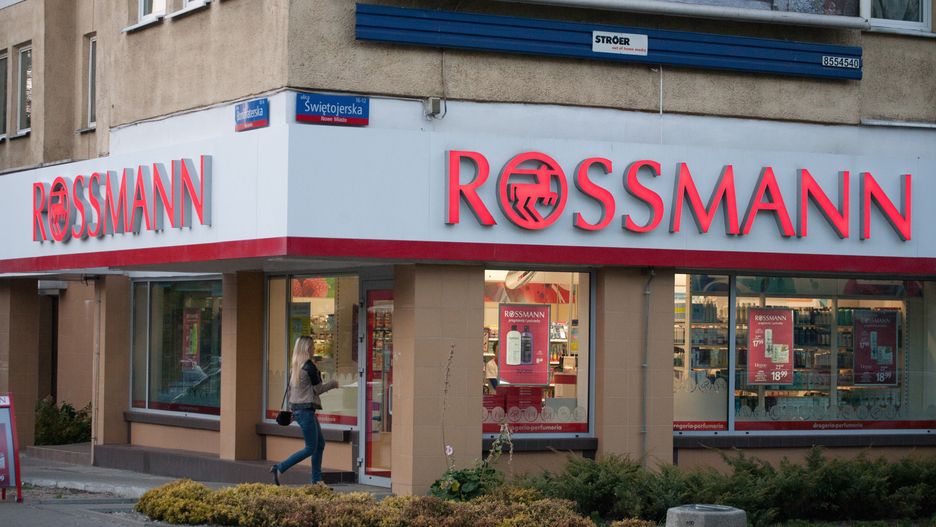 Koronawirus. W Polsce na razie nie powinniśmy się spodziewać sprzedaży szybkich testów w Rossmannie