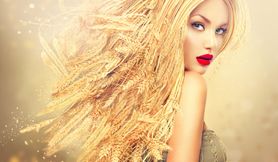 Jak rozjaśnić włosy - naturalne metody, salonie fryzjerskim i w domu