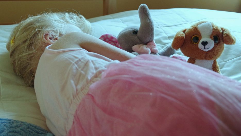 Stock Marek Bazak
PHOTO: ZOFIA I MAREK BAZAK / EAST NEWS   Spiace male dziecko w otoczeniu zabawek
ZOFIA BAZAK