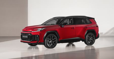 Nowa Toyota RAV4 wjeżdża do Polski. Znamy ceny bestsellerowego SUV-a