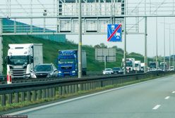 Karambol na A2. Zderzyły się cztery pojazdy. Ogromny korek na trasie