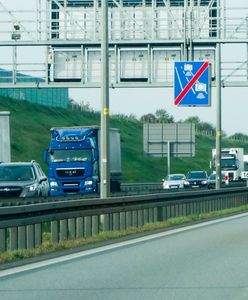 Karambol na A2. Zderzyły się cztery pojazdy. Ogromny korek na trasie