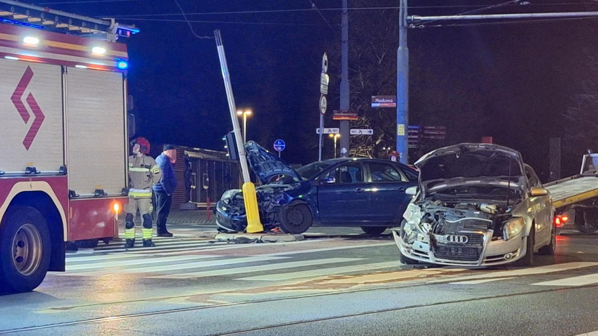 Wypadek z udziałem dwóch samochodów osobowych i rowerzysty pod Halą Targową 6.11.2025