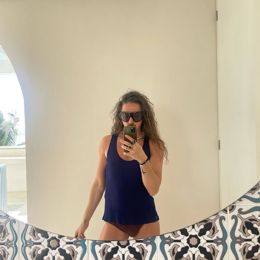 Michał Szpak świeci gołą klatą na wakacjach