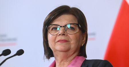 Pigułka "dzień po". Polacy ocenili działania Izabeli Leszczyny