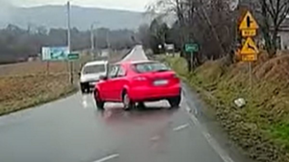 Dachowanie koło Wadowic nagrała kamera

