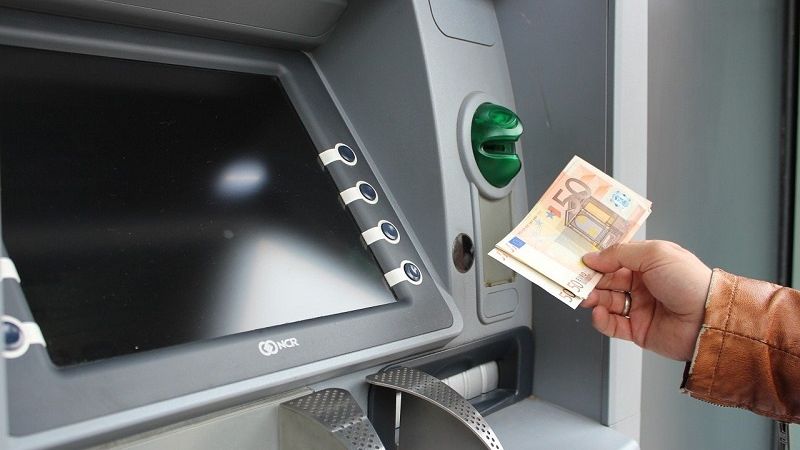 bankomat euro wypłata pieniądze