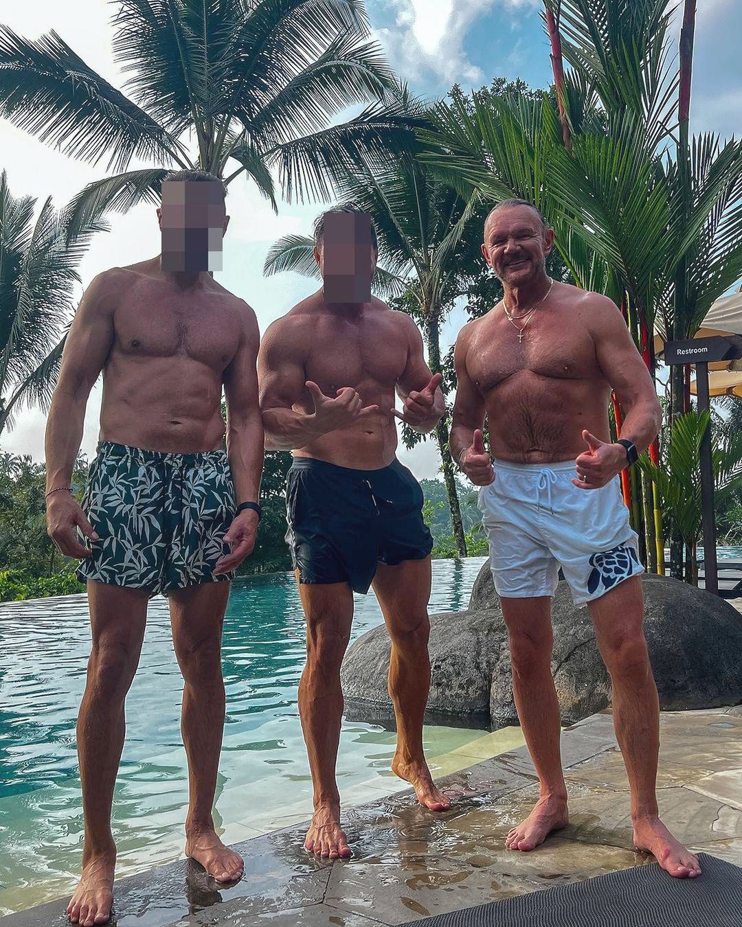 Cezary Pazura na Bali z przyjaciółmi