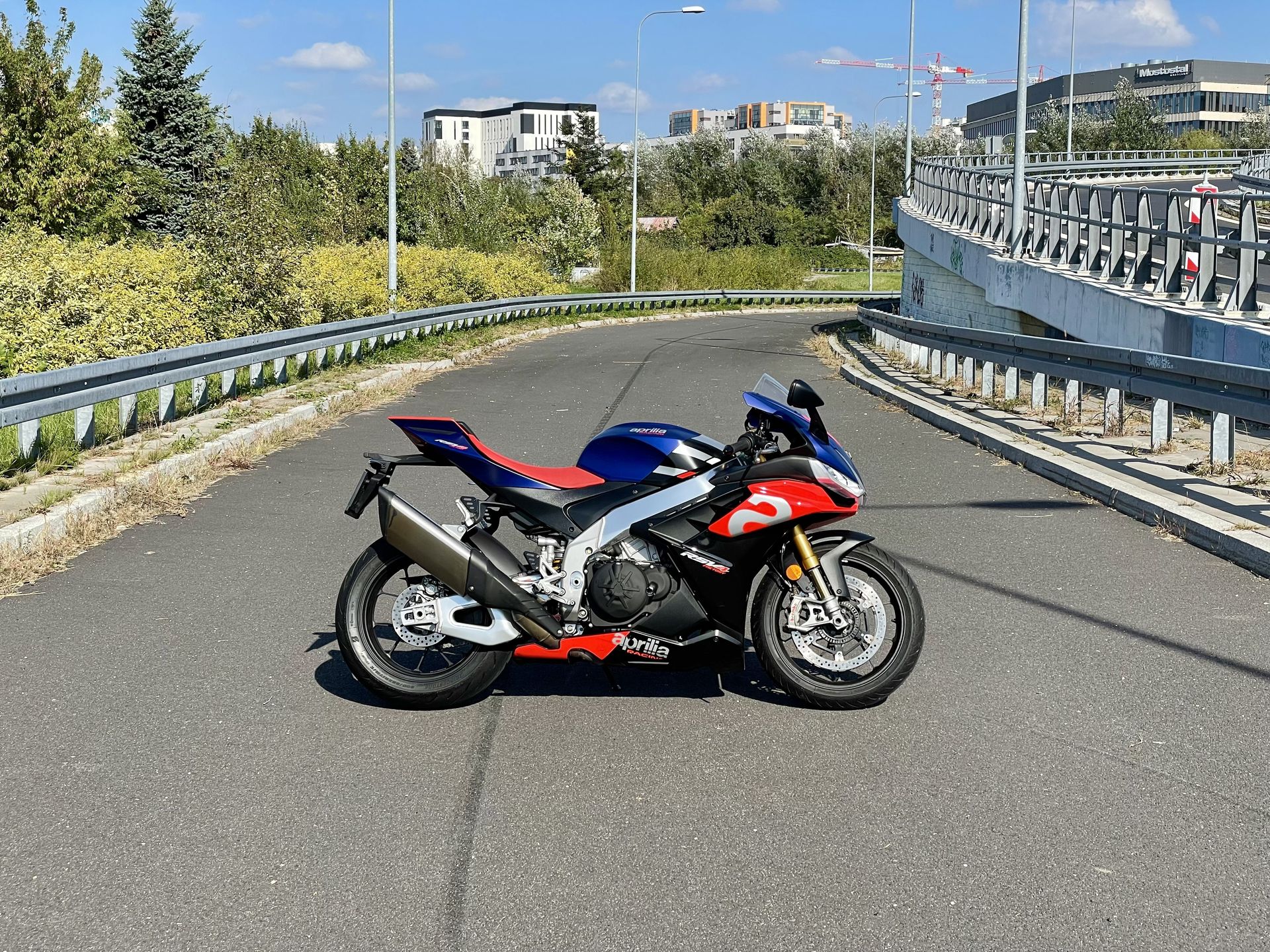 Aprilia RSV4 Factory