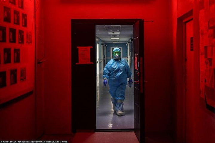 MZ zapowiada "początek końca" pandemii. Eksperci mają wątpliwości: "Każdego dnia odnotowujemy kilkaset zgonów i jednocześnie mówimy o końcu pandemii"