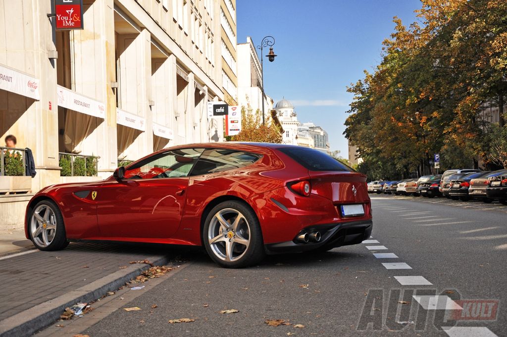 Ferrari FF w Warszawie (fot. Michał Grabowski)