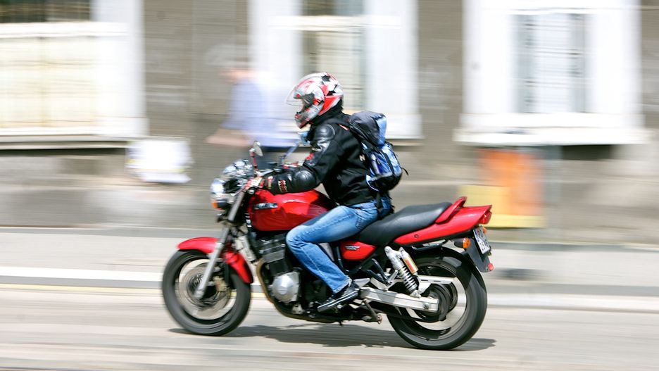 Mazowieckie. Zderzenie motocyklisty z busem