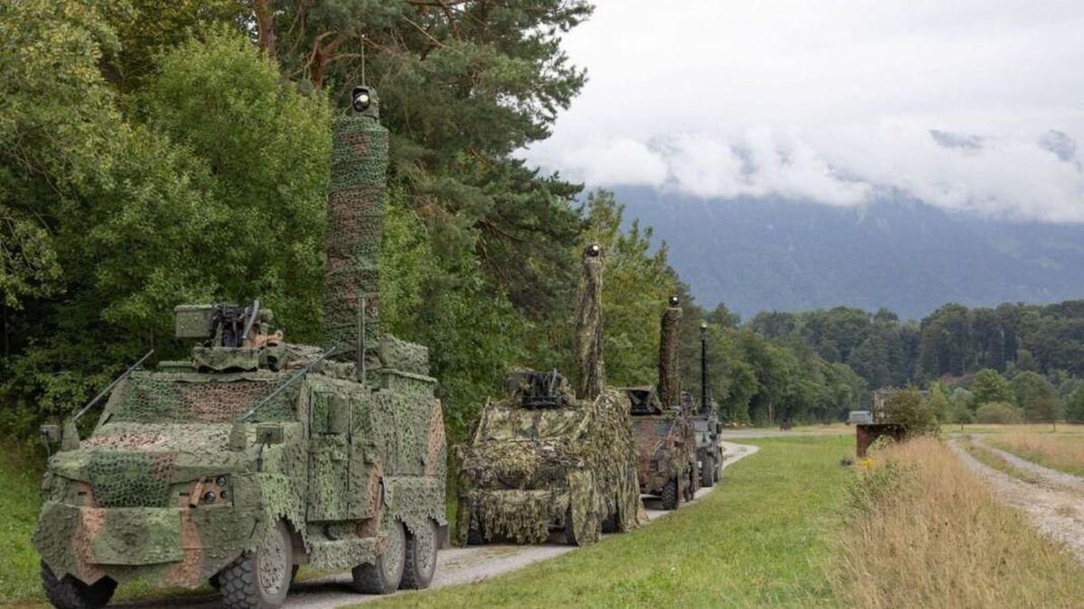 Pojazdy wojskowe w kamuflażu, zdjęcie poglądowe