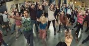 W skrócie: Flash mob na planie "TBBT", nowe odcinki "Blood & Chrome", gadżety VIP-ów