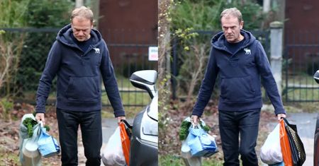 Donald Tusk nosi siatki z zakupami (ZDJĘCIA)