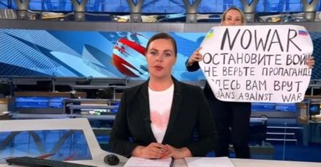 Rosyjska dziennikarka zaprotestowała na wizji. "Nieprawdopodobne bohaterstwo i desperacja"