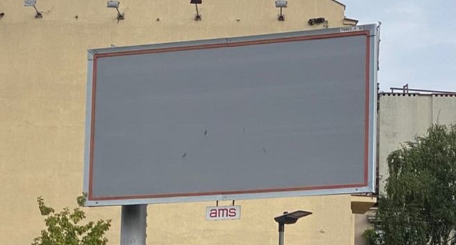 AMS odmówiła administratorowi "Tygodnika Nie" powieszenia plakatu przed siedzibą PiS. "Źle to świadczy o wolności słowa"