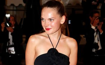 Zachwyciła na Orłach. Skradła show w białej sukni