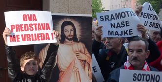 Demonstracje w chorwackim teatrze! Na scenie Jezus gwałcił półnagą kobietę w hidżabie