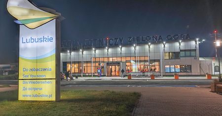 Najmniejsze lotnisko w Polsce traci pasażerów. Duże tąpnięcie