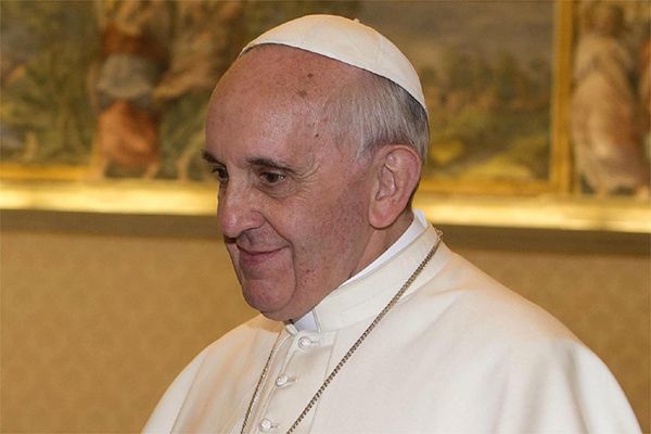 Papież Franciszek wywołuje entuzjazm i jest krytykowany