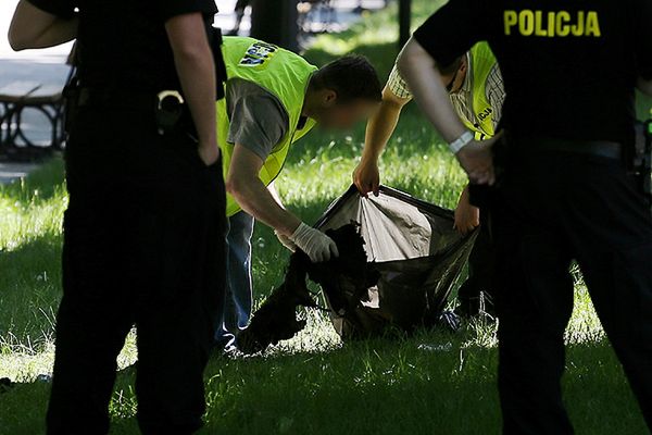 Policja szuka rodziny mężczyzny, który podpalił się przed kancelarią premiera