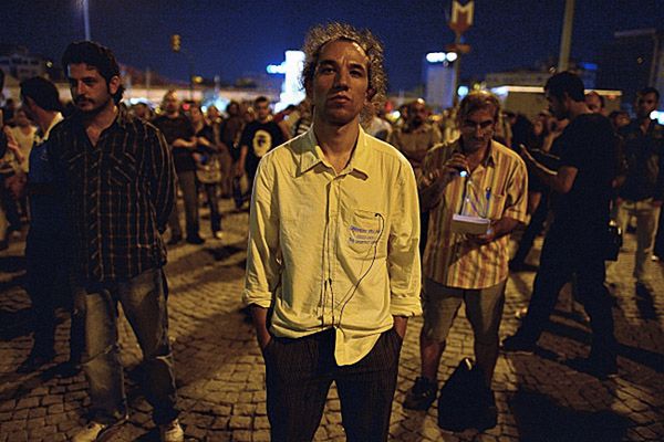 Turcja: nieruchomy protest na placu Taksim - w kraju setki naśladowców