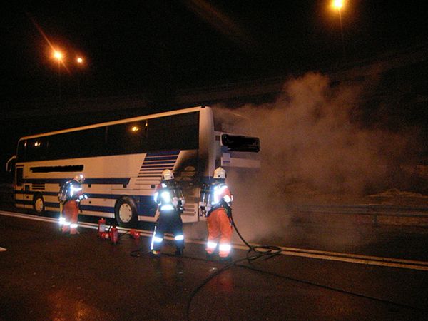 Belgijski autokar zapalił się przed tunelem w Szwajcarii