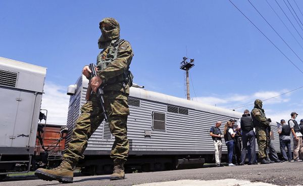 Rutte: Pociąg ze zwłokami ofiar powinien być pod kontrolą władz Ukrainy