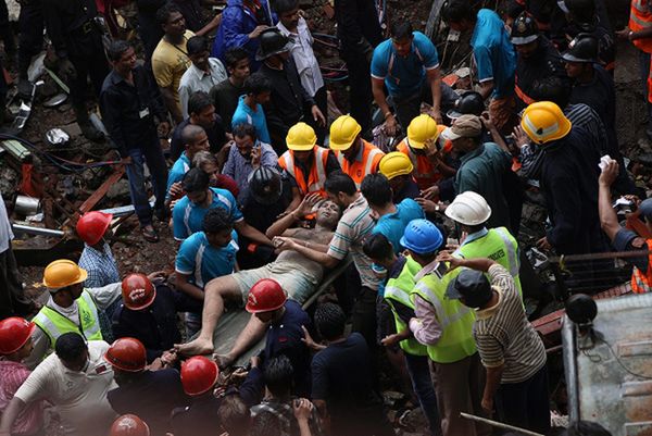 Do 28 wzrosła liczba ofiar zawalenia się budynku w Indiach