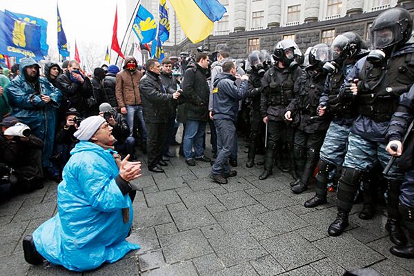 "Precz z bandą!". Szósty dzień prounijnych protestów na Ukrainie