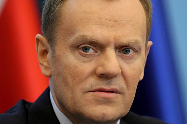 Donald Tusk: katastrofa smoleńska obrasta kłamstwami