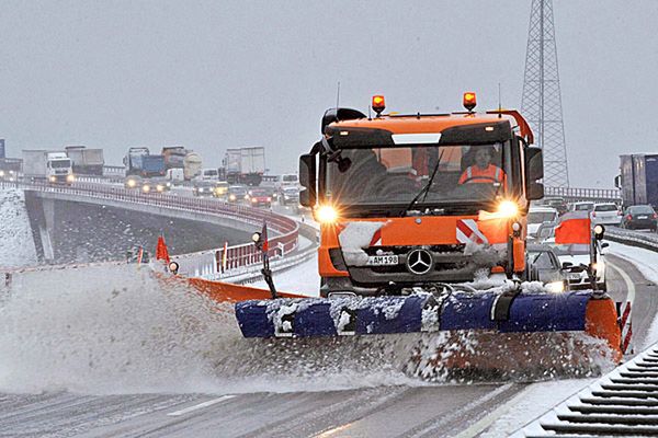 Śnieżyce i silny wiatr - zima atakuje Czechy i Słowację