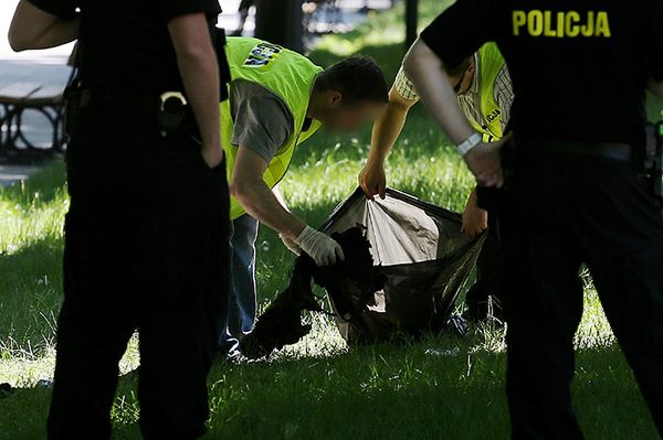 Policja szuka rodziny mężczyzny, który podpalił się przed kancelarią premiera