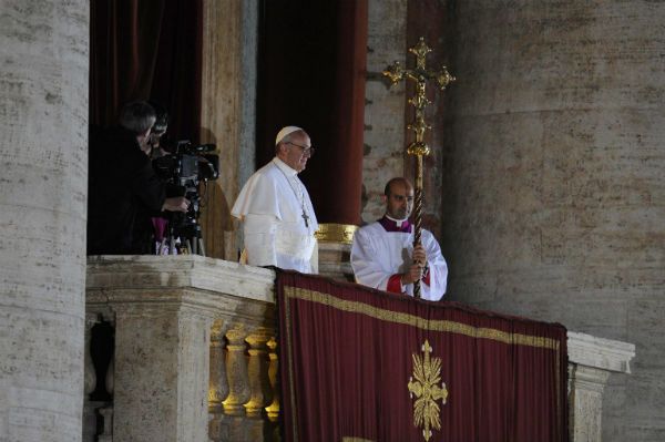 Papież Franciszek rozpoczyna swój pontyfikat