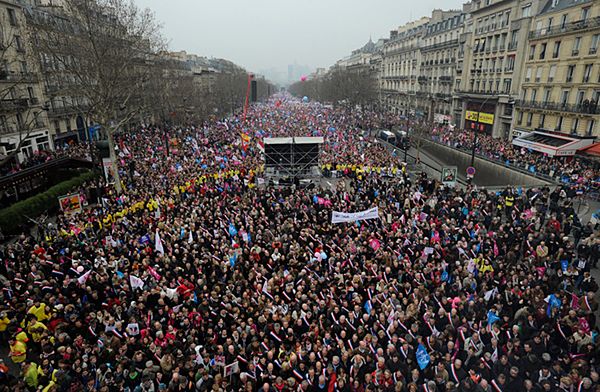Demonstracja przeciwko małżeństwom homoseksualnym w Paryżu