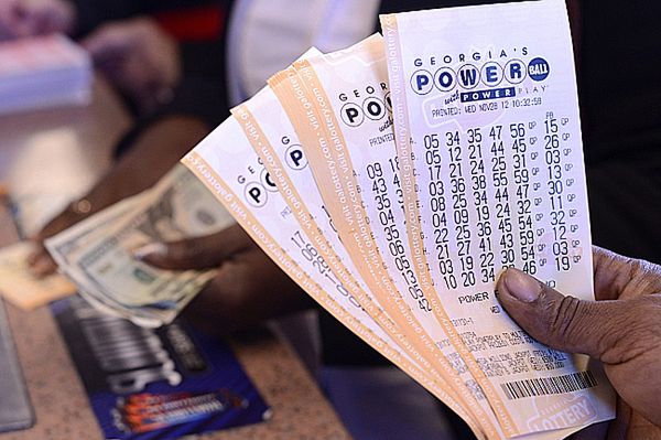 Amerykanie szturmują kolektury loterii Powerball - do wygrania jest 270 milionów dolarów