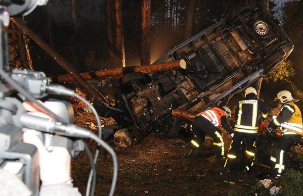 Wypadek polskiego busa w Niemczech. Nie żyją dwie osoby, siedem rannych