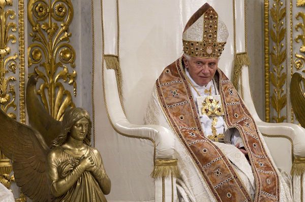 Benedykt XVI abdykuje: przepraszam za moje błędy