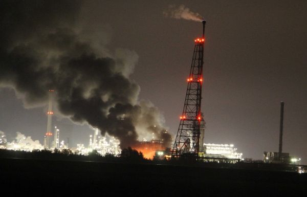 Eksplozje i pożar w fabryce chemikaliów