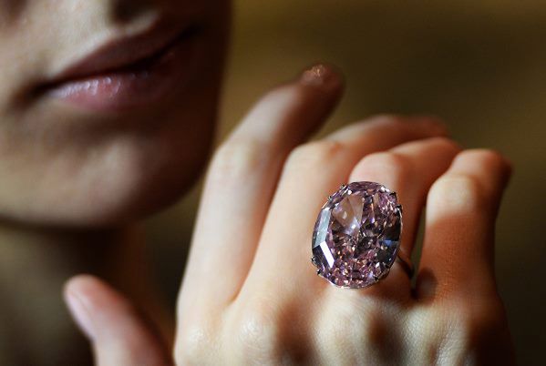 Diament "Pink Star" sprzedany za 83 mln dolarów