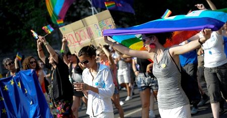 W Polsce źle się dzieje gejom i lesbijkom?