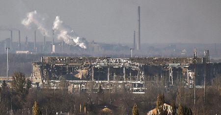 Ukraińskie "cyborgi" wycofały się z lotniska w Doniecku?