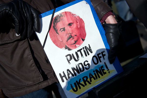 "Putin, ręce precz od Ukrainy" - protest przeciwko działaniom Rosji