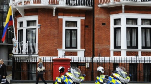 Twórca WikiLeaks ukrywa się w ambasadzie Ekwadoru