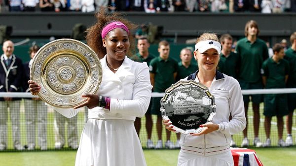 Serena Williams i Agnieszka Radwańska po meczu na kortach Wimbledonu