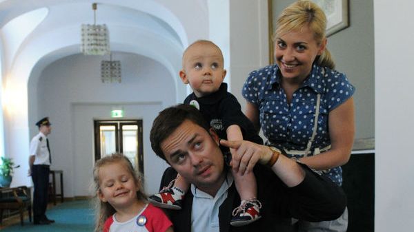 Adam Hofman z rodziną w czerwcu 2011