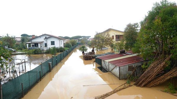 Ulewne deszcze zniszczyły wiele włoskich domostw i gospodarstw